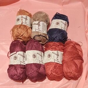 Tynboo Yarn Set in Assorted Colors